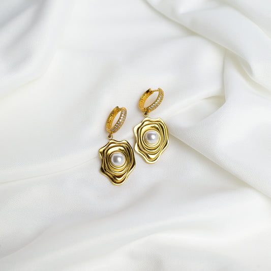 Wave Pearl Earring